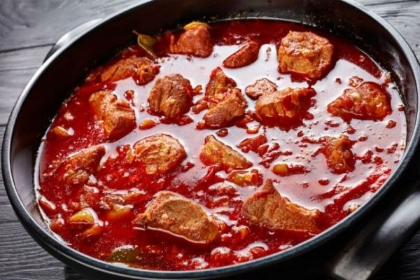 Costilla de cerdo en salsa roja