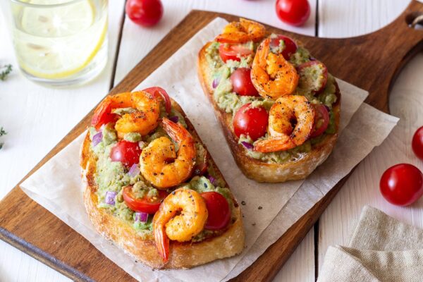 Crostini de camarones