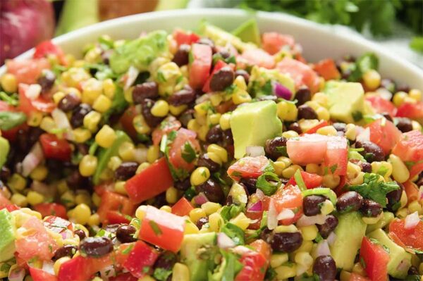 Ensalada de frijoles negros y maíz