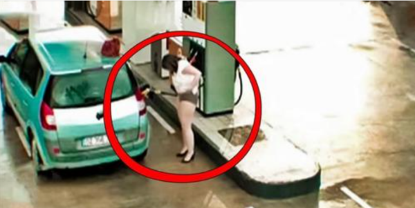 Esta chica no sabia que una camara la estaba grabando e hizo esto😨1