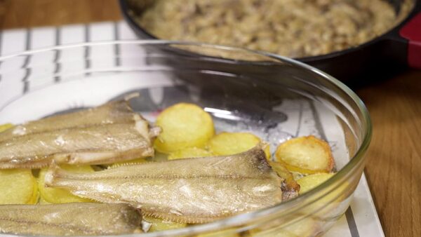GALLO AL HORNO CON CHAMPIÑONES Y PATATAS