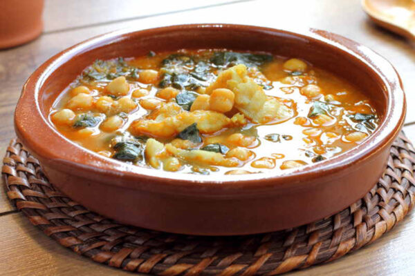 Garbanzos con espinacas y gambas