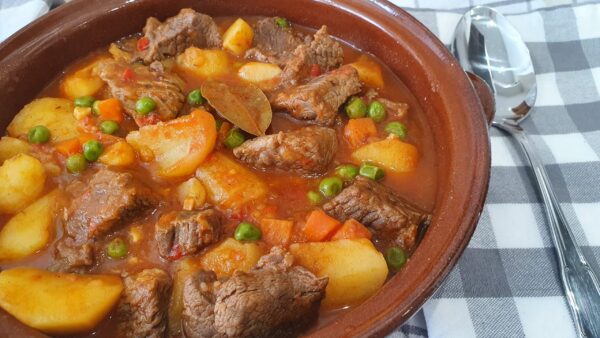 Guiso de patatas y carne – PLATO ÚNICO