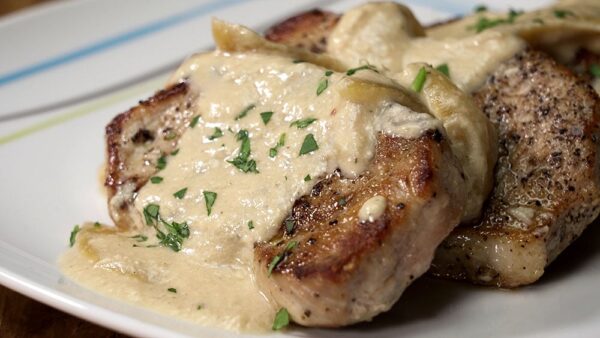 LOMO EN SALSA DE CEBOLLA