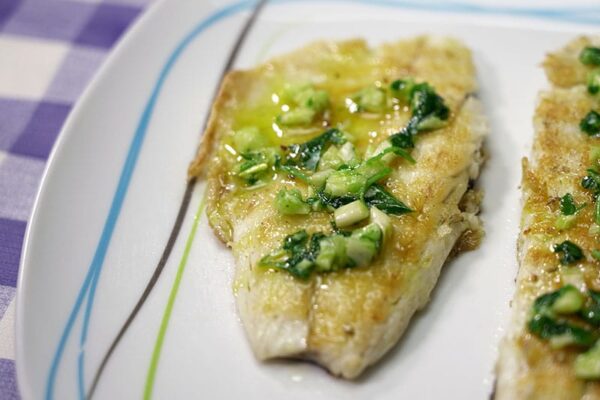 LUBINA A LA PLANCHA EN SALSA VINAGRETA