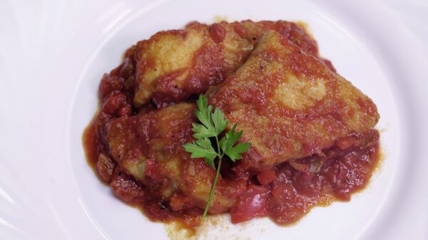 PALOMETA CON TOMATE Y PIMIENTOS