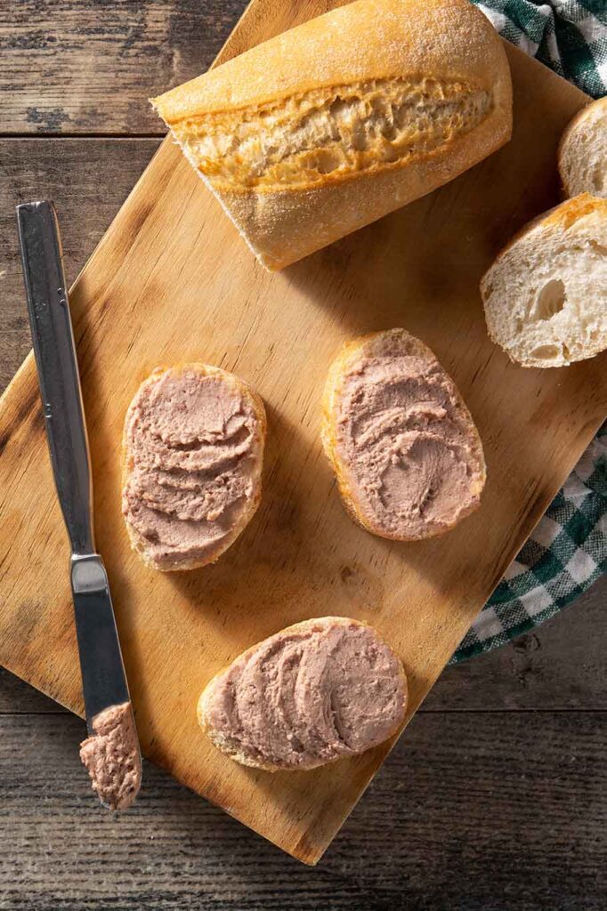 Pan con paté de cerdo