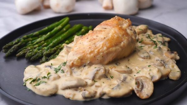 Pechuga de pollo en salsa de champiñones