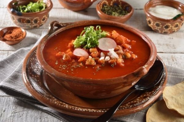 Pozole rojo de pollo