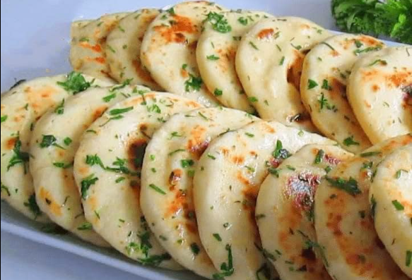 Prepare estos increíbles y fantásticos panes planos con ajo en 10 minutos