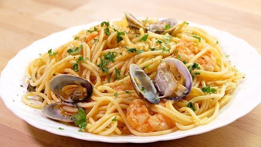 RECETA DE LOS ESPAGUETIS CON GAMBAS Y ALMEJAS
