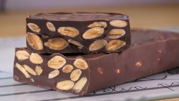TURRON DE CHOCOLATE CON ALMENDRAS