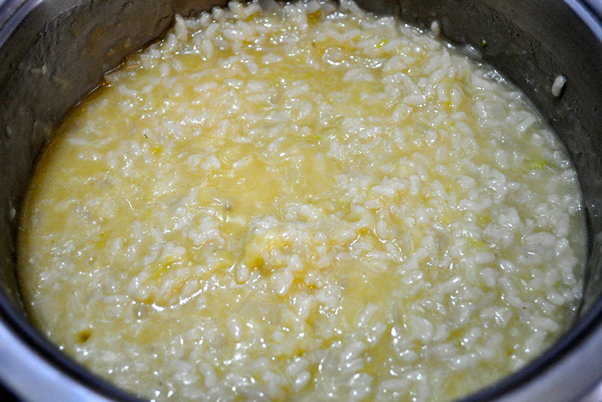 Risotto listo para servir a la mesa