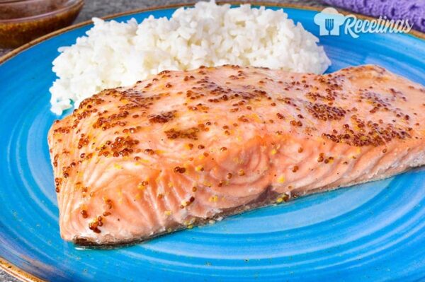 Salmón al horno con salsa de mostaza y miel