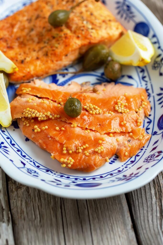 Vista de lomos de salmón al horno