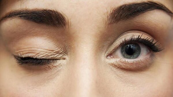 Si te tiemblan los párpados debes saber esto