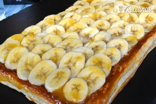 Tarta de plátano con hojaldre