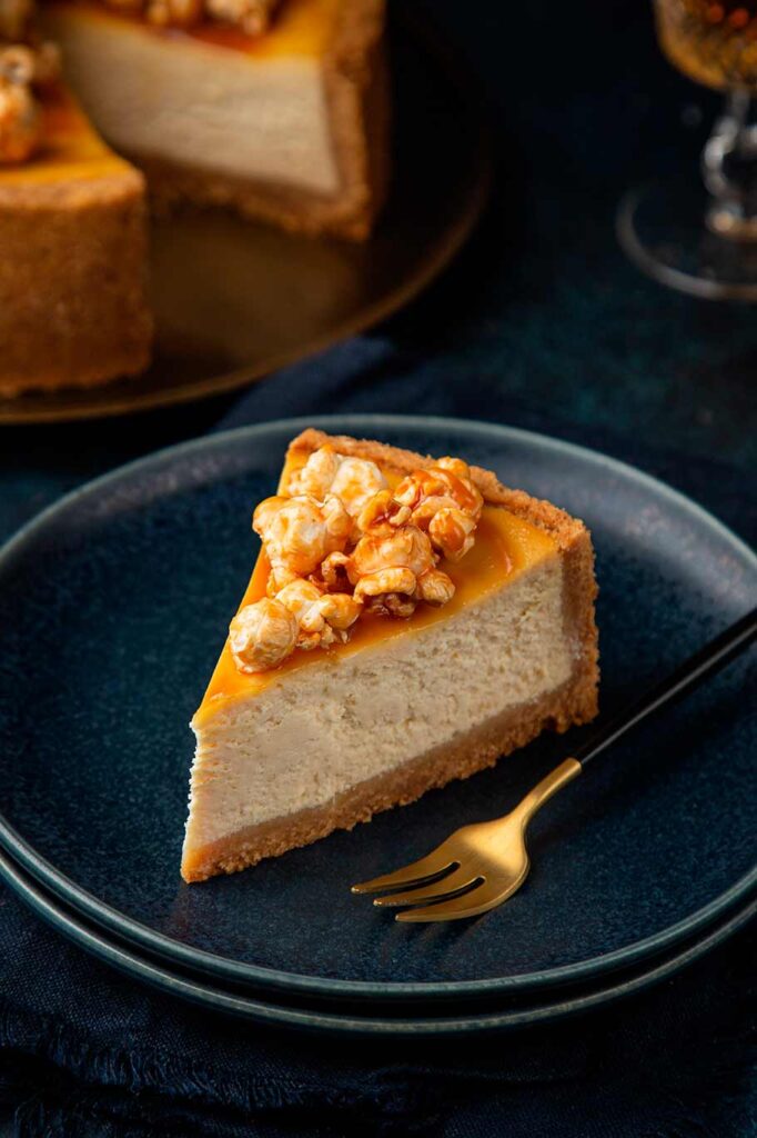 Receta de tarta de queso con palomitas de maíz y caramelo