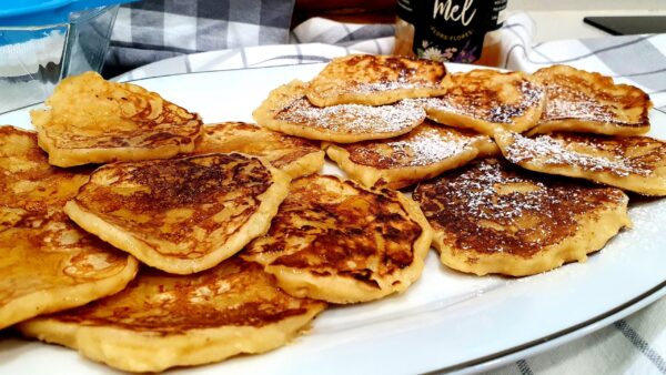 Tortitas de manzana y yogur en 10 minutos