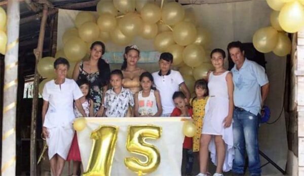 Una inolvidable fiesta de 15 años en medio de la adversidad: El amor inquebrantable de una abuela