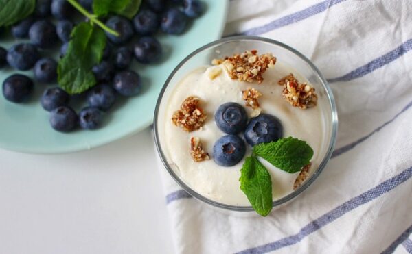 Yogur griego con miel y nueces