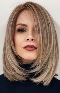 Ceci contient une image de : 70 Best Medium Length Hairstyles & Haircuts for Women