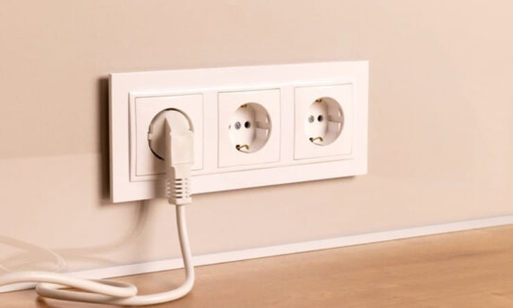 4 Astuces pour nettoyer les prises électriques facilement 3