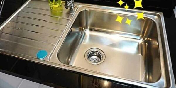 5 façons indéniables de faire briller votre évier en acier inoxydable sans dépenser une fortune !