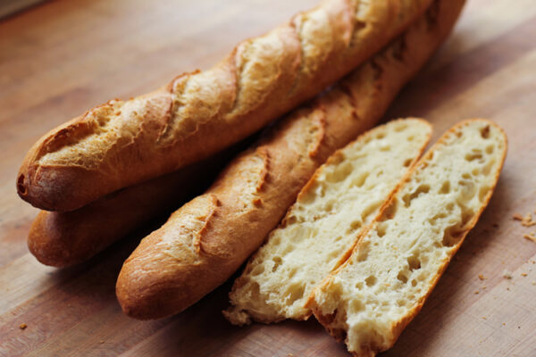 Astuce de boulanger : comment préparer une baguette tradition maison ?