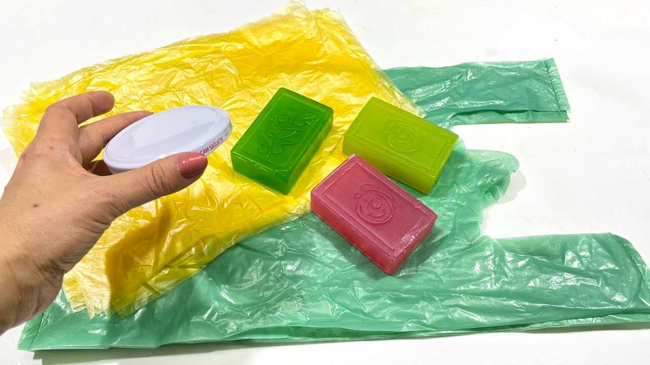 enveloppes et pains de savon