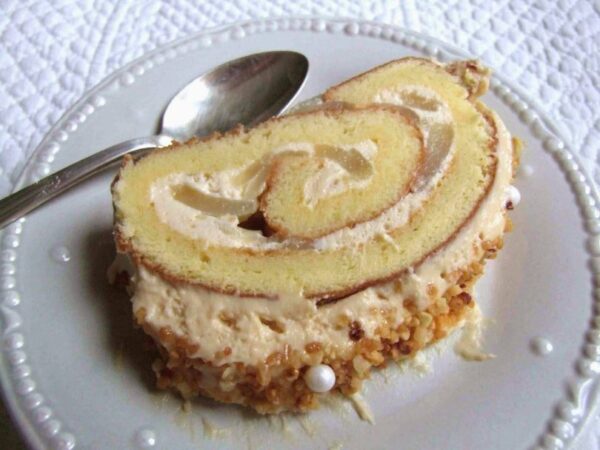 BÛCHE POIRE ET CARAMEL BEURRE SALÉ