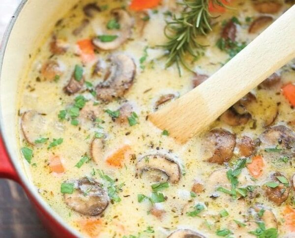 *BLANQUETTE DE POULET AUX CHAMPIGNONS