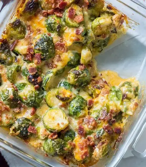 Bacon Brussels Sprouts Gratin : Une Symphonie de Saveurs