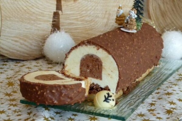 Bûche au praliné noisettes et chocolat blanc
