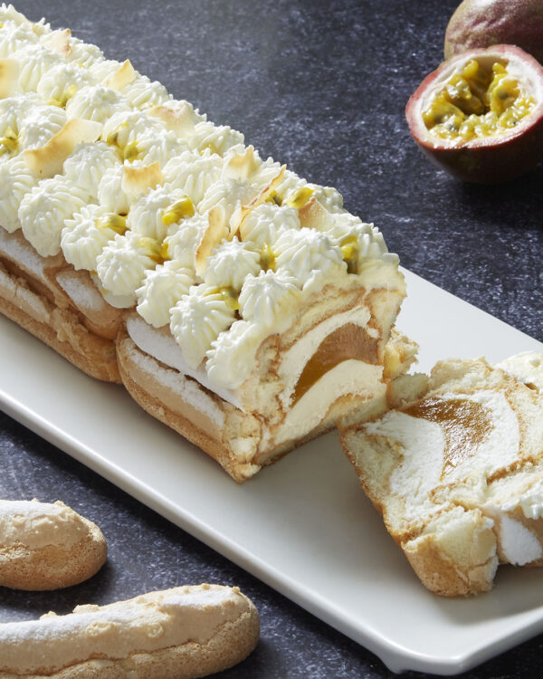 Bûche de Noël légère à la noix de coco et aux fruits de la passion