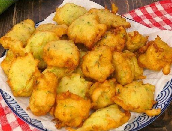 Beignets de courgettes : moelleux et savoureux et prêts en quelques minutes seulement !