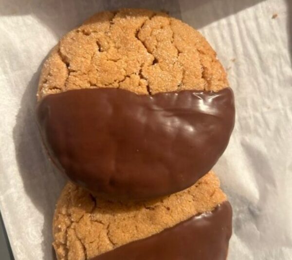 Biscuits au beurre de cacahuète enrobés de chocolat