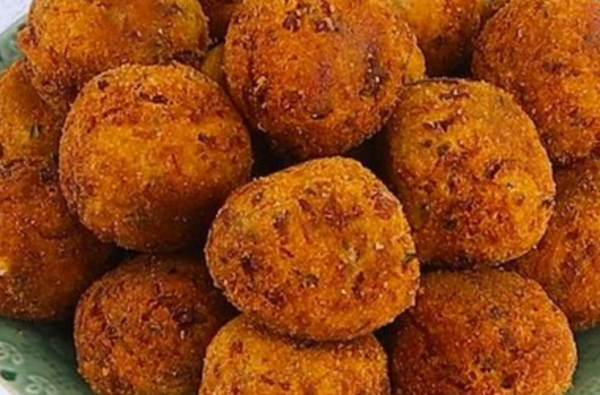 Boulettes de thon frites croustillantes : une délicieuse entrée que tout le monde va adorer !