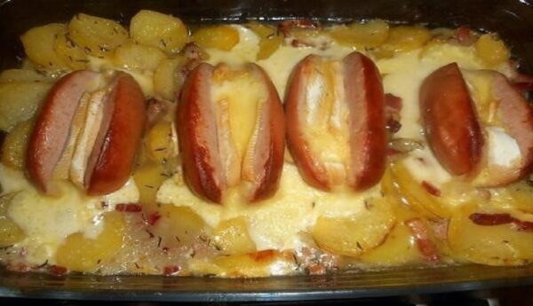 CERVELAS À LA SAVOYARDE POMMES DE TERRE LARDONS