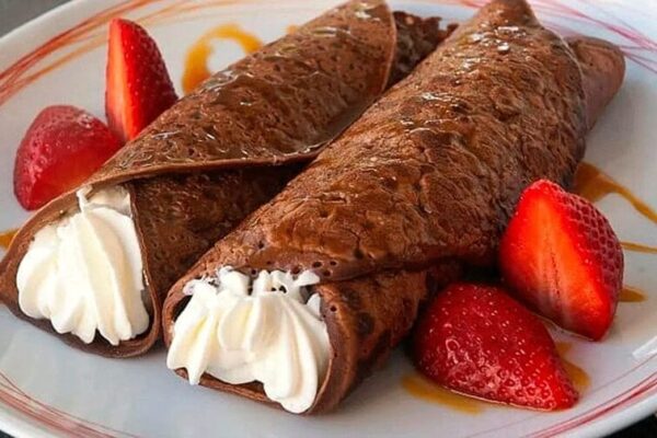 CREPE AU CHOCOLAT AVEC FRAISES