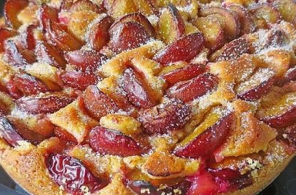 Ce gâteau est maintenant le hiittt ! Vous ne pouvez pas vous tromper avec cette recette de gâteau aux prunes