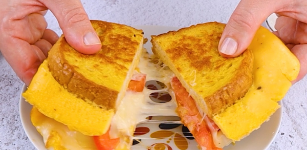 Ce toast aux œufs est la solution pour un dîner rapide et savoureux !