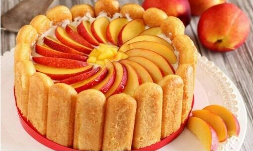 Charlotte aux pêches : rapide et sans cuisson