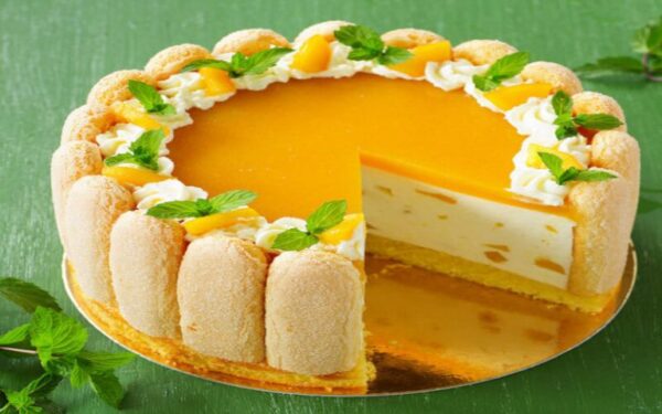 Charlotte à la mangue à base de crème fraîche