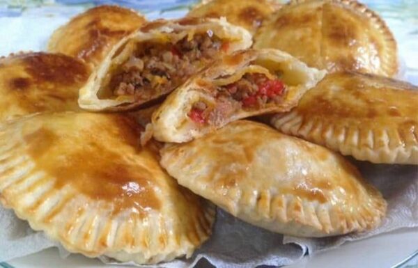 Chaussons Farcis à la Viande Hachée: Une Recette Savoureuse et Facile à Réaliser