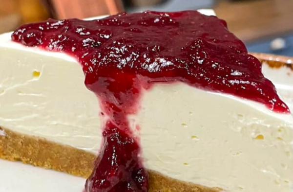 Cheesecake classique à la confiture : le dessert crémeux qui fond dans la bouche