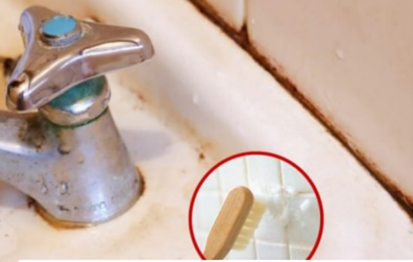 Comment enlever la moisissure noire du silicone de la salle de bain en 10 minutes