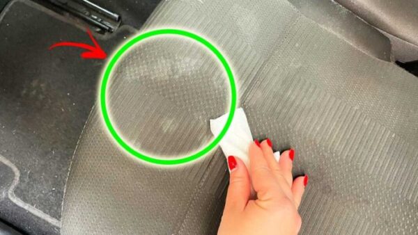Comment enlever les taches des sièges d’AUTO avec un simple remède à faire soi-même