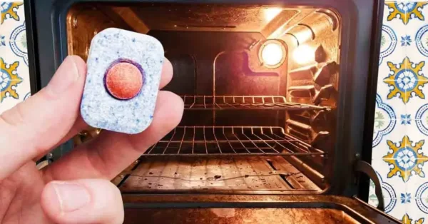 Comment nettoyer le four avec une pastille pour lave vaisselle ?