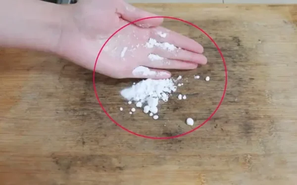 Comment nettoyer simplement et économiquement les planches à découper en bois moisis